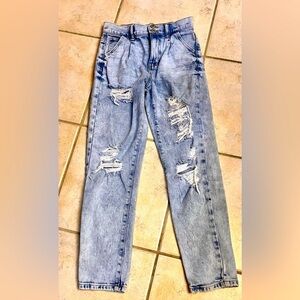 SO Kohls High Rise Distressed Mom Jeans Light Wash Ripped Grunge Denim Size 0/24